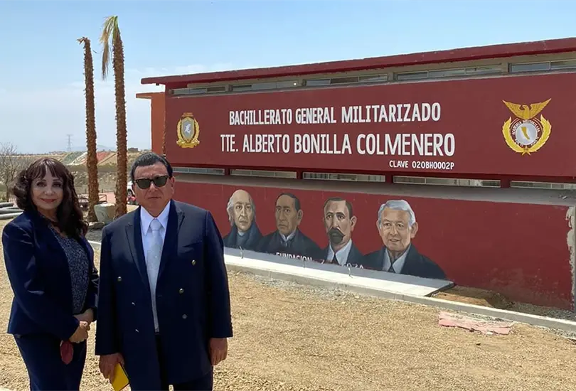 Pintan imagen de AMLO junto a la de Hidalgo, Ju&aacute;rez y Madero en escuela de Mexicali