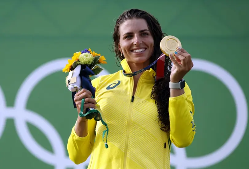 Medallista ol&iacute;mpica repara su kayak con un preservativo