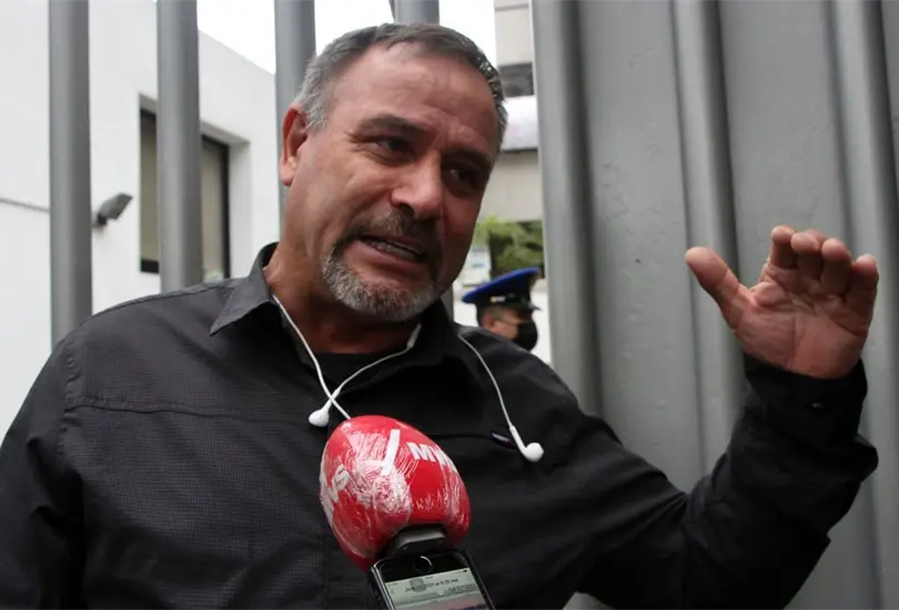 Adri&aacute;n LeBar&oacute;n propone a AMLO que vaya a vivir un mes a Aguililla o Reynosa
