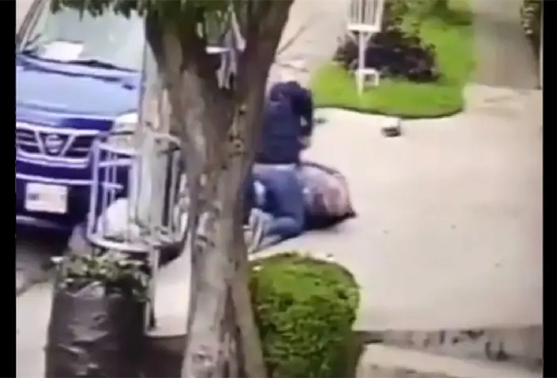 #VIDEO Hombre asalta a abuelito en calles de Naucalpan y le quita su pensi&oacute;n