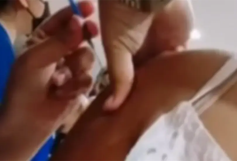 Joven denuncia vacunaci&oacute;n con jeringa vac&iacute;a en Tamaulipas