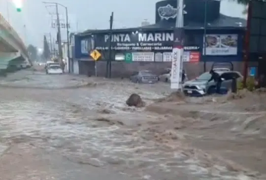 Tormenta azota a Atizapán de Zaragoza; se inunda Palacio Municipal 