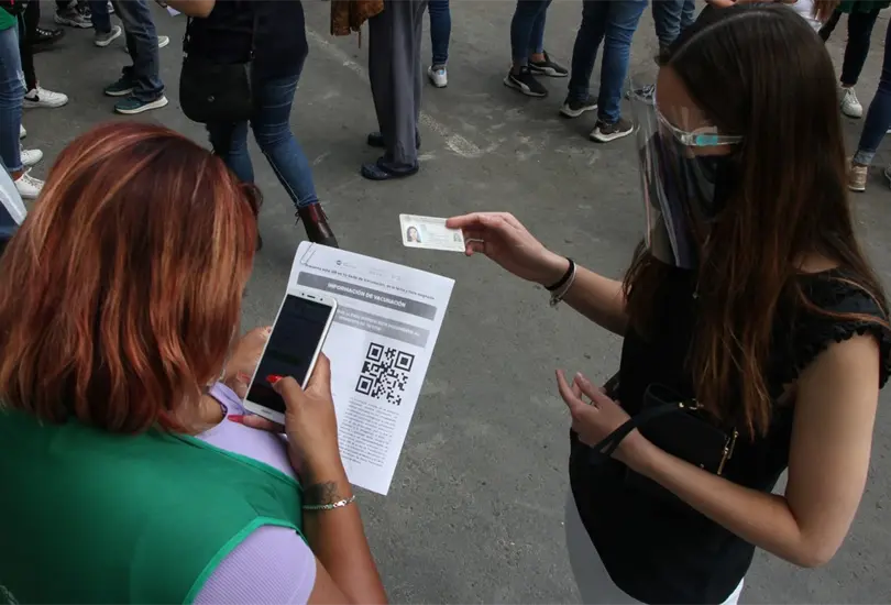 As&iacute; puedes imprimir el expediente de vacunaci&oacute;n COVID-19