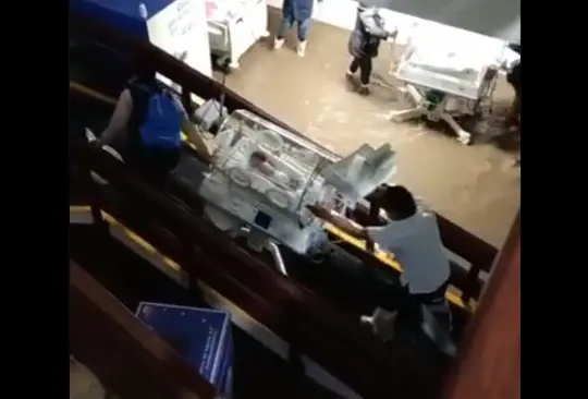 En incubadoras, desalojan a bebés de hospital por tormenta en Atizapán 