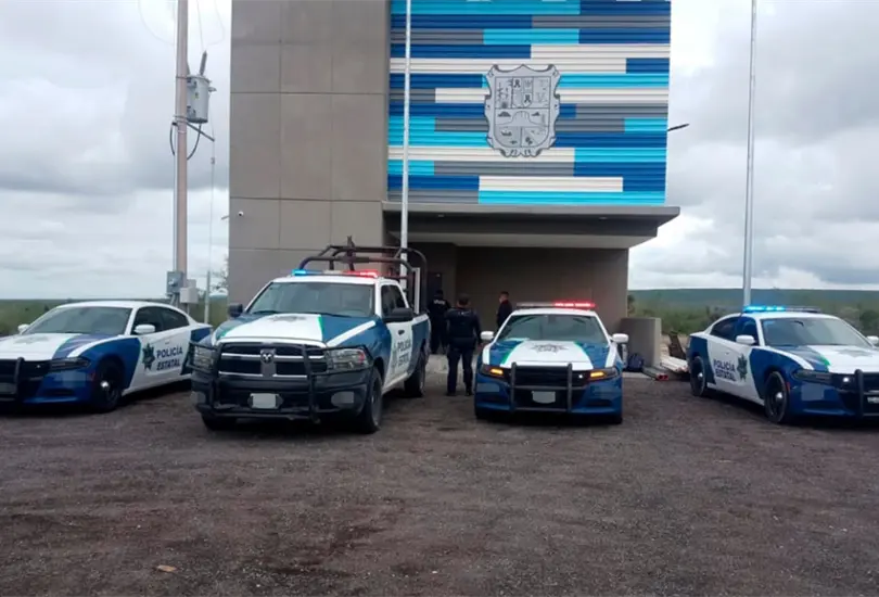 Atacan cami&oacute;n lleno de polic&iacute;as en Nuevo Laredo, Tamaulipas