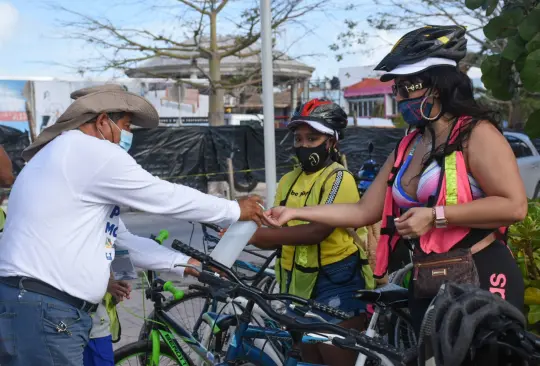 Estudio revela que mexicanos son los que más usan cubrebocas tras recibir vacuna 