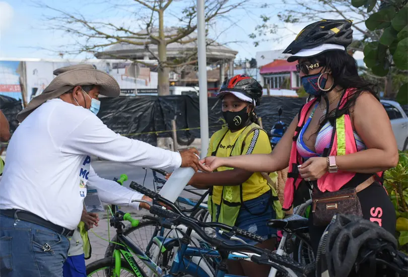 Estudio revela que mexicanos son los que m&aacute;s usan cubrebocas tras recibir vacuna 