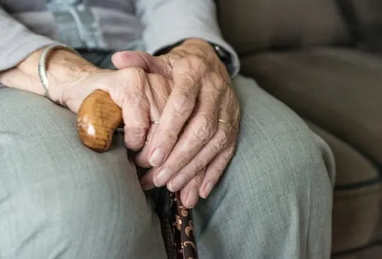 Abuelita dormía con su esposo que había fallecido hace tres días 