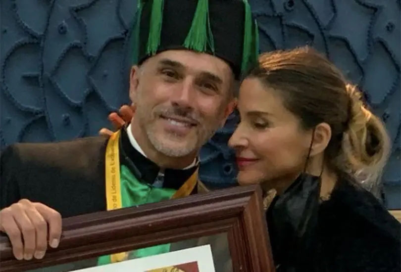 Sergio Mayer presume Doctorado Honoris Causa por m&eacute;ritos excepcionales