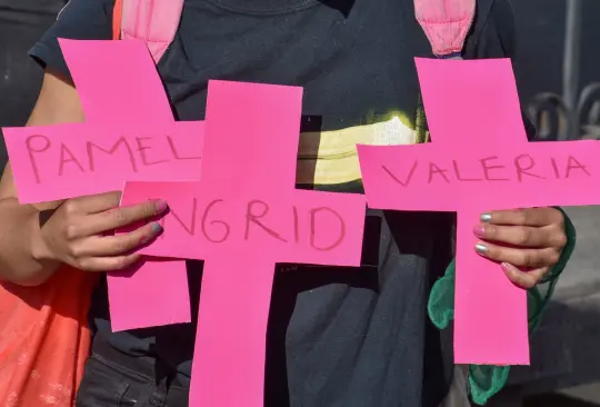Policía del Edomex asesina a su esposa al enterrarle cuchillo en la cara Policía del Edomex asesina a su esposa al enterrarle cuchillo en la cara