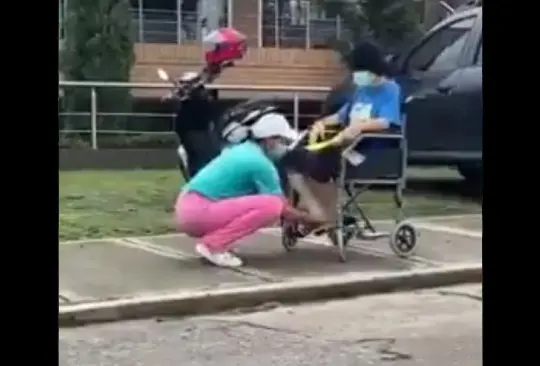 Exhiben a mujer que hace pasar a su hija como discapacitada para pedir limosna