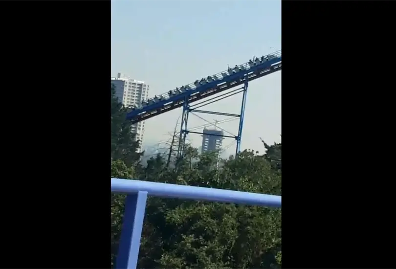 J&oacute;venes se quedan atrapadas en las alturas en juegos mec&aacute;nicos de Six Flags 