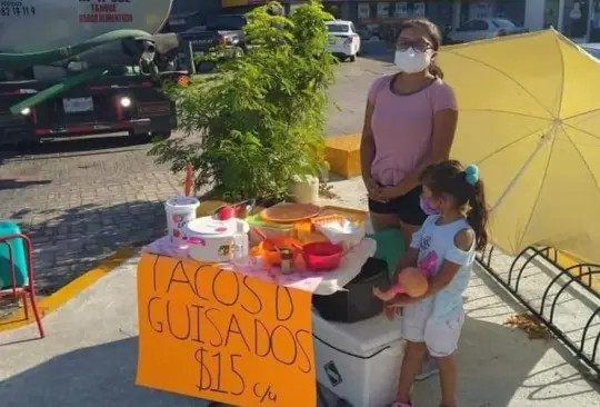 Conmueve joven que vende tacos para terminar sus estudios Conmueve joven que vende tacos para terminar sus estudios