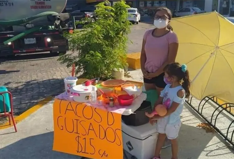 Conmueve joven que vende tacos para terminar sus estudios