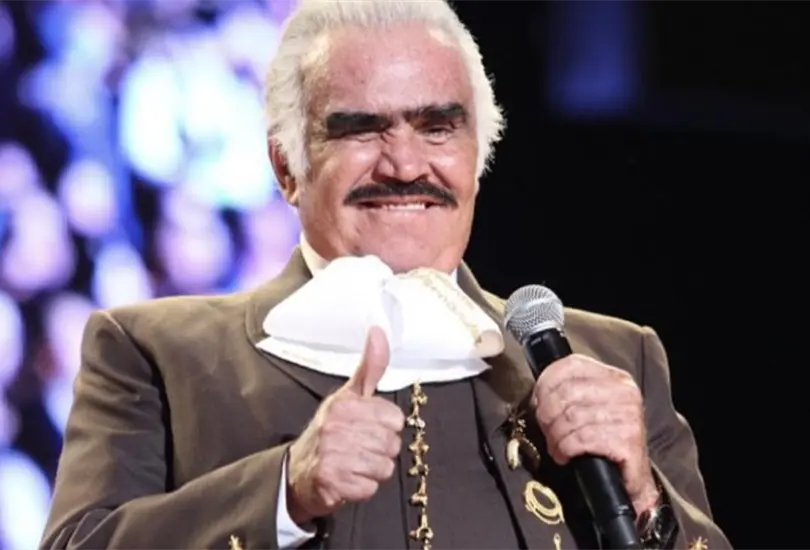 Vicente Fernández fue sometido a una traqueotomía; sigue en observación Vicente Fernández fue sometido a una traqueotomía; sigue en observación