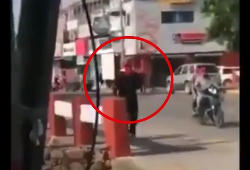 Hombre en situaci&oacute;n de calle roba traje de Morelos &iexcl;y se lo pone para huir!