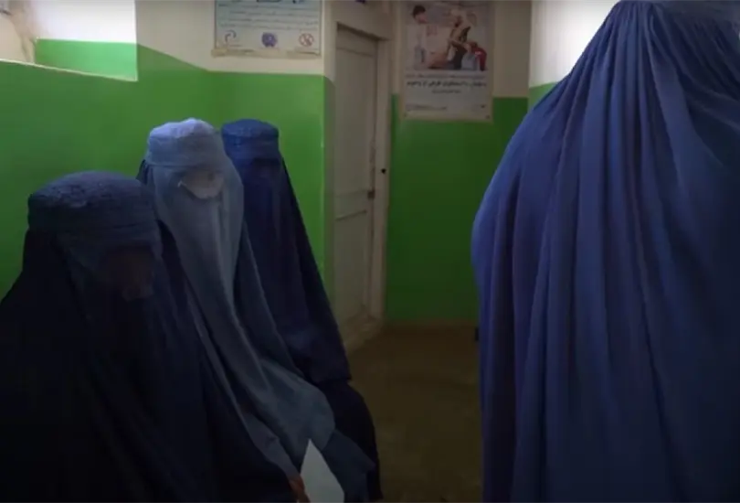 Prohibido estudiar, re&iacute;r, salir de casa y hablar con otros hombres: las imposiciones de los talibanes a las mujeres