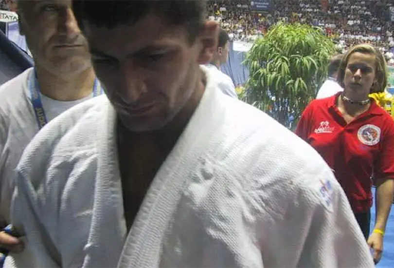 Campe&oacute;n ol&iacute;mpico es investigado por asesinato m&uacute;ltiple