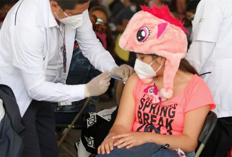 Lo que debes saber sobre Spikevax, la vacuna de Moderna aprobada para adolescentes