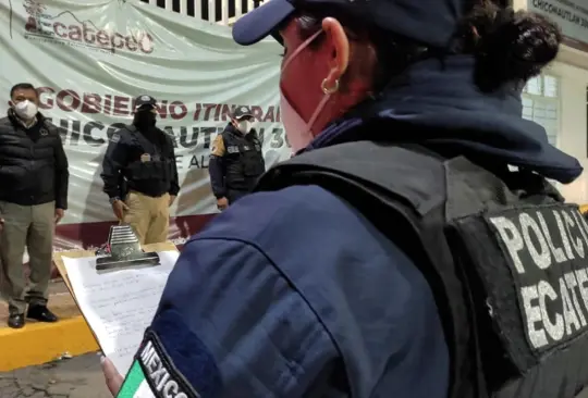 Grupo de hombres armados asalta tienda en Plaza Aragón