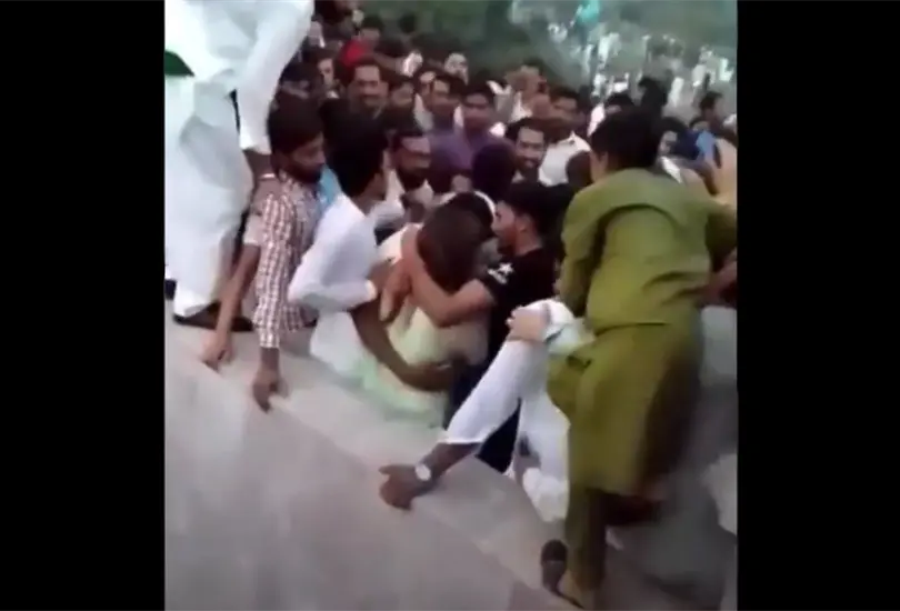 M&aacute;s de 400 hombres desnudaron y agredieron a tiktoker en Pakist&aacute;n 