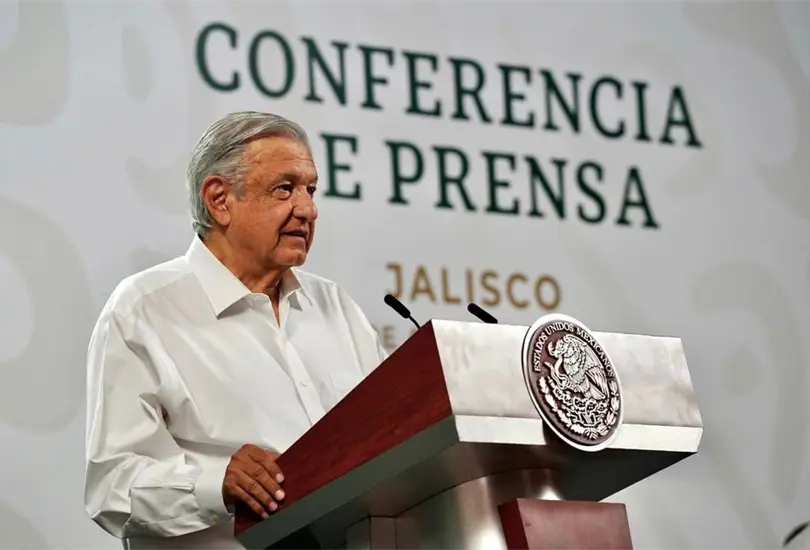 El INE no ten&iacute;a entusiasmo por la consulta y los medios guardaron silencio: AMLO