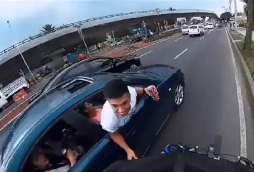 Sujeto amaga con tirar a ciclista en pleno Perif&eacute;rico de la CDMX