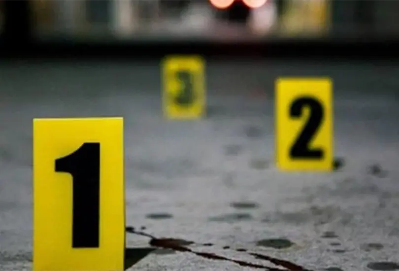 Hombre asesina a vecinos por haber contagiado a su familia de COVID-19