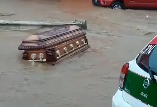 Ataúdes flotan por las calles de Veracruz