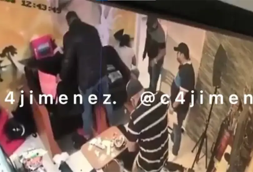 Difunden video en el que presuntos agentes federales roban coca&iacute;na decomisada
