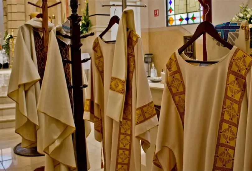 Revelan que sacerdotes del Vaticano han usado la app de citas gay Grindr Revelan que sacerdotes del Vaticano han usado la app de citas gay Grindr