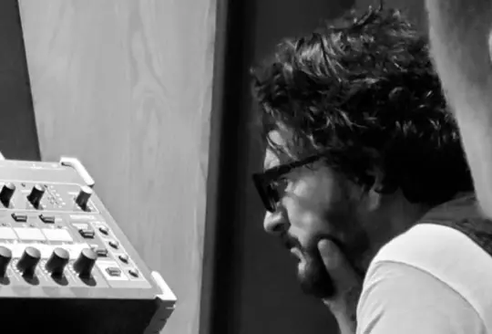 Arjona canta en el Metro de Nueva York, pero nadie lo reconoce Arjona canta en el Metro de Nueva York, pero nadie lo reconoce