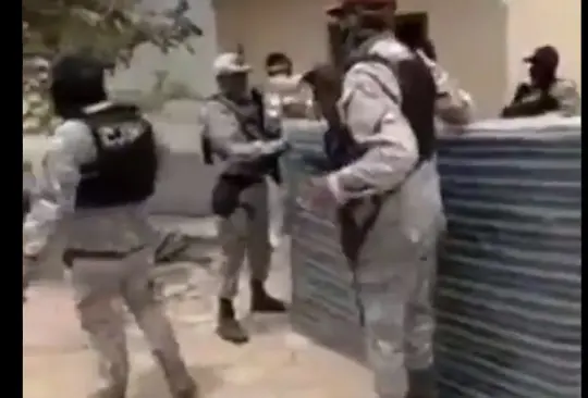 CJNG entrega cobijas y colchones a damnificados por lluvias en Jalisco CJNG entrega cobijas y colchones a damnificados por lluvias en Jalisco