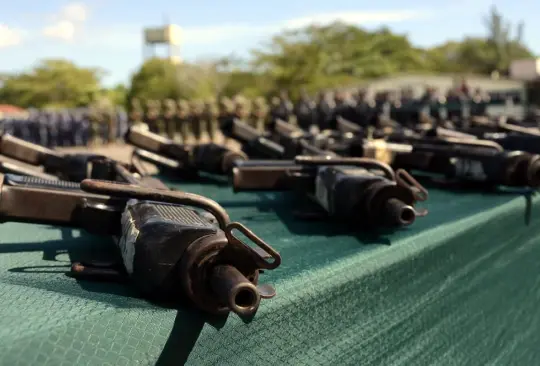 México demanda en EU a empresas de armas en busca de compensación