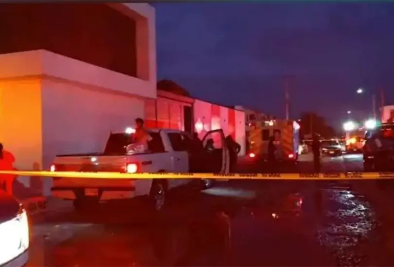 Cae cable de luz en alberca donde jugaban ni&ntilde;os en una fiesta