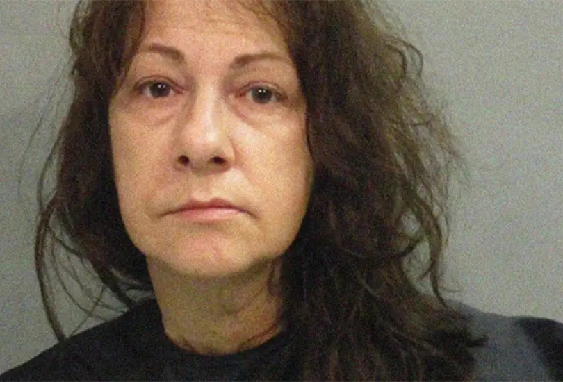 Mujer escondi&oacute; el cad&aacute;ver de su mam&aacute; desde 2020 para poder cobrar su pensi&oacute;n