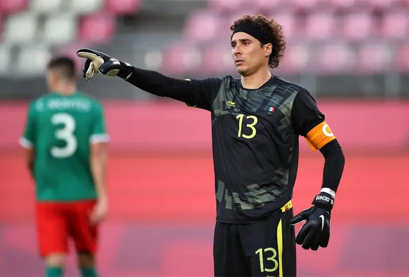Guillermo Ochoa acusa que los atletas japoneses poseen más privilegios Guillermo Ochoa acusa que los atletas japoneses poseen más privilegios
