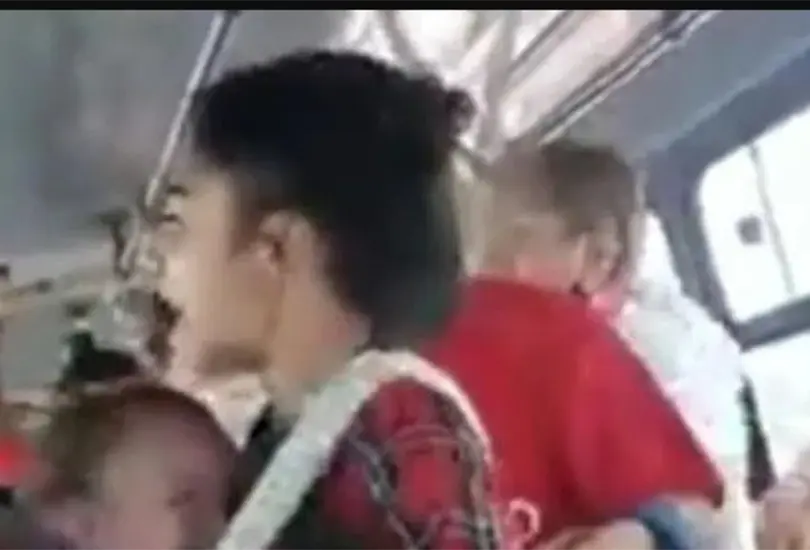 #VIDEO Mujeres desatan pelea por un lugar en el camión #VIDEO Mujeres desatan pelea por un lugar en el camión