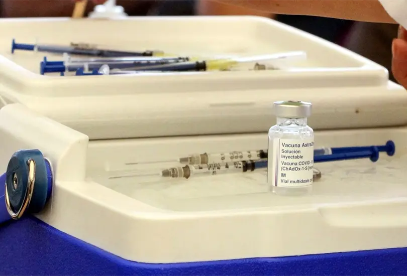 Autorizan 3.75 millones de vacunas contra COVID-19 envasadas en M&eacute;xico