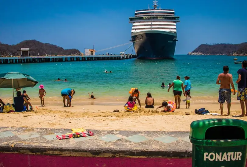 Cierran playas y hoteles en Huatulco por COVID-19