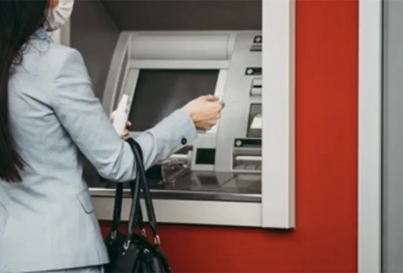 Los cajeros que cobran comisiones m&aacute;s altas por retiro de efectivo de otros bancos