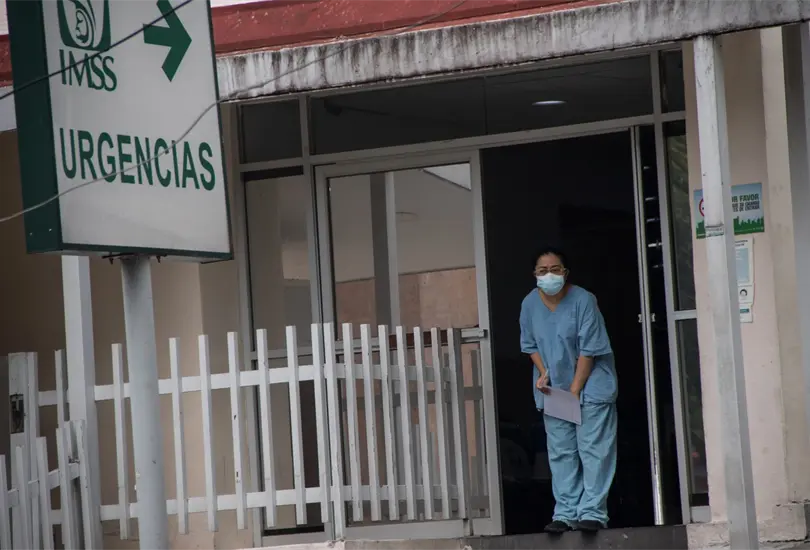 IMSS entrega pierna a padres en lugar de cuerpo de su beb&eacute; y le echan la culpa al pap&aacute; 