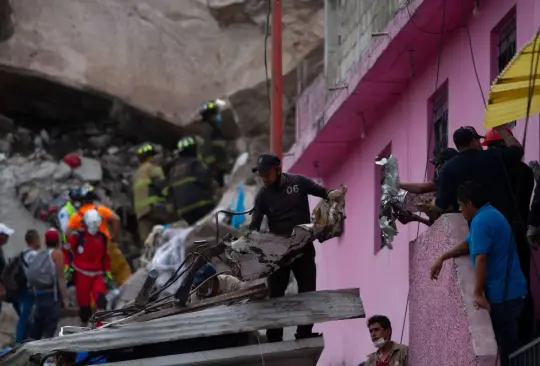 Unas 80 viviendas deberán ser evacuadas por derrumbe del cerro del Chiquihuite Unas 80 viviendas deberán ser evacuadas por derrumbe del cerro del Chiquihuite