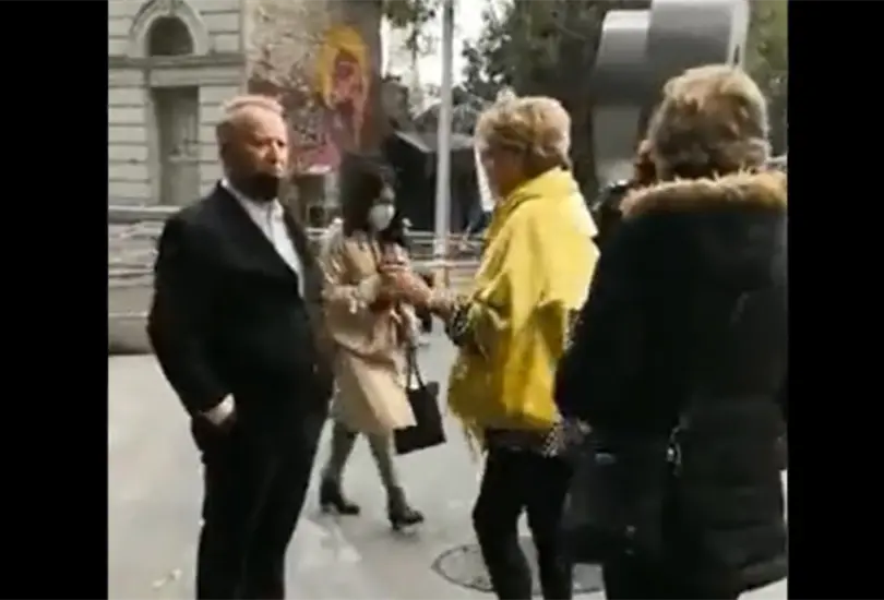 ¡Fuera, fuera!, gritan al líder de FRENAAA durante una manifestación ¡Fuera, fuera!, gritan al líder de FRENAAA durante una manifestación
