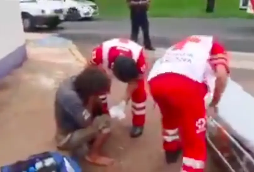Cocodrilo arranca un brazo a hombre en situaci&oacute;n de calle que lavaba su ropa