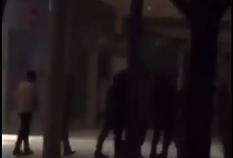 Nos golpearon con rabia: pareja gay denuncia agresión por caminar tomados de la mano Nos golpearon con rabia: pareja gay denuncia agresión por caminar tomados de la mano