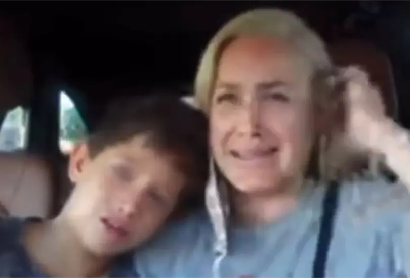 Critican a influencer por obligar a su hijo a llorar para un video Critican a influencer por obligar a su hijo a llorar para un video