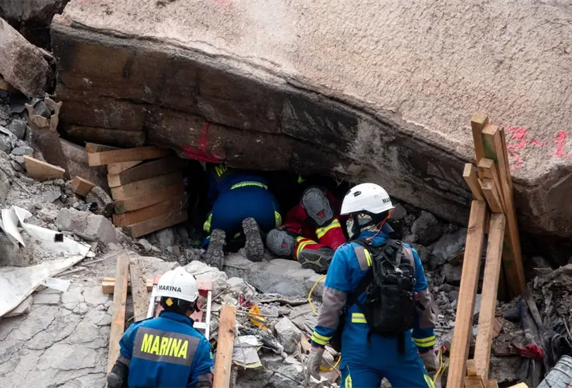 Rescatan cuerpo de la menor desparecida en el derrumbe del cerro del Chiquihuite