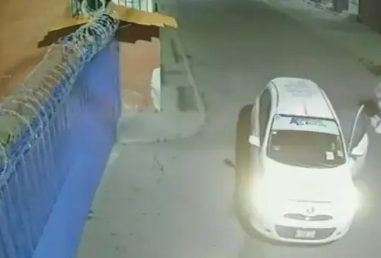 #VIDEO Mujer logra escapar de taxista que intentó secuestrarla en Edomex #VIDEO Mujer logra escapar de taxista que intentó secuestrarla en Edomex