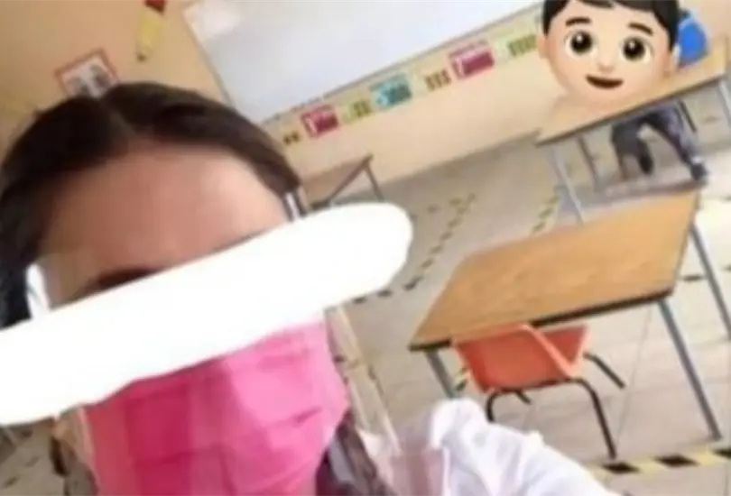Maestra de k&iacute;nder se burla de un ni&ntilde;o por ser el &uacute;nico en ir a la escuela 